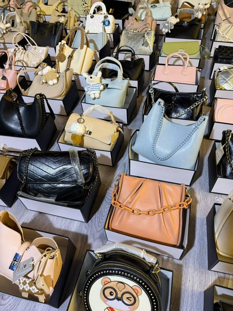 Quality mixed handbags