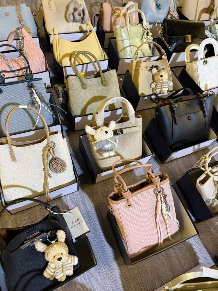 Quality mixed handbags