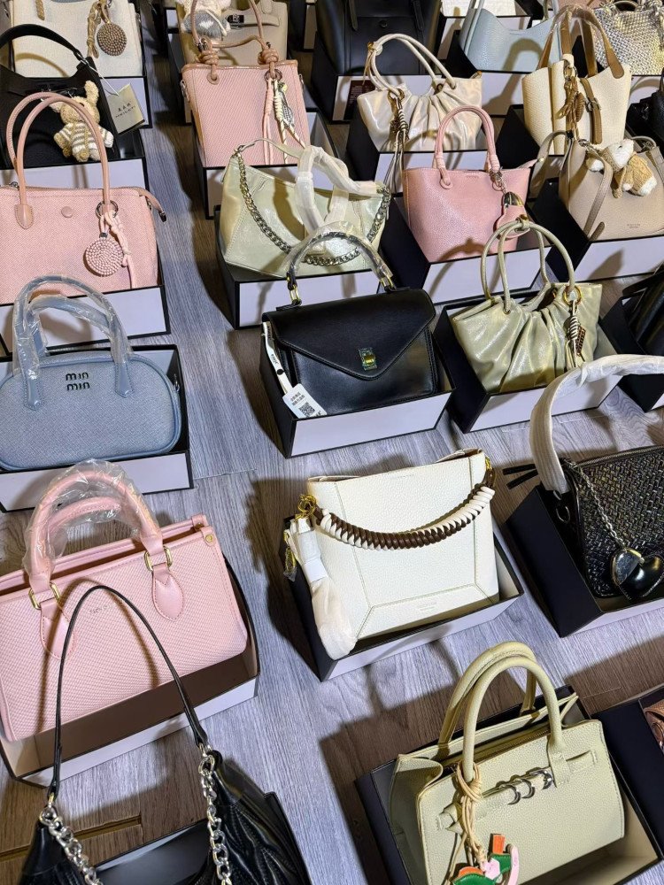 Quality mixed handbags