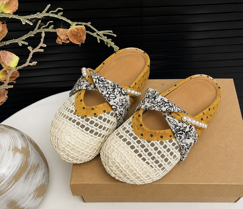 Woven Closed -Toe Slip on Mules