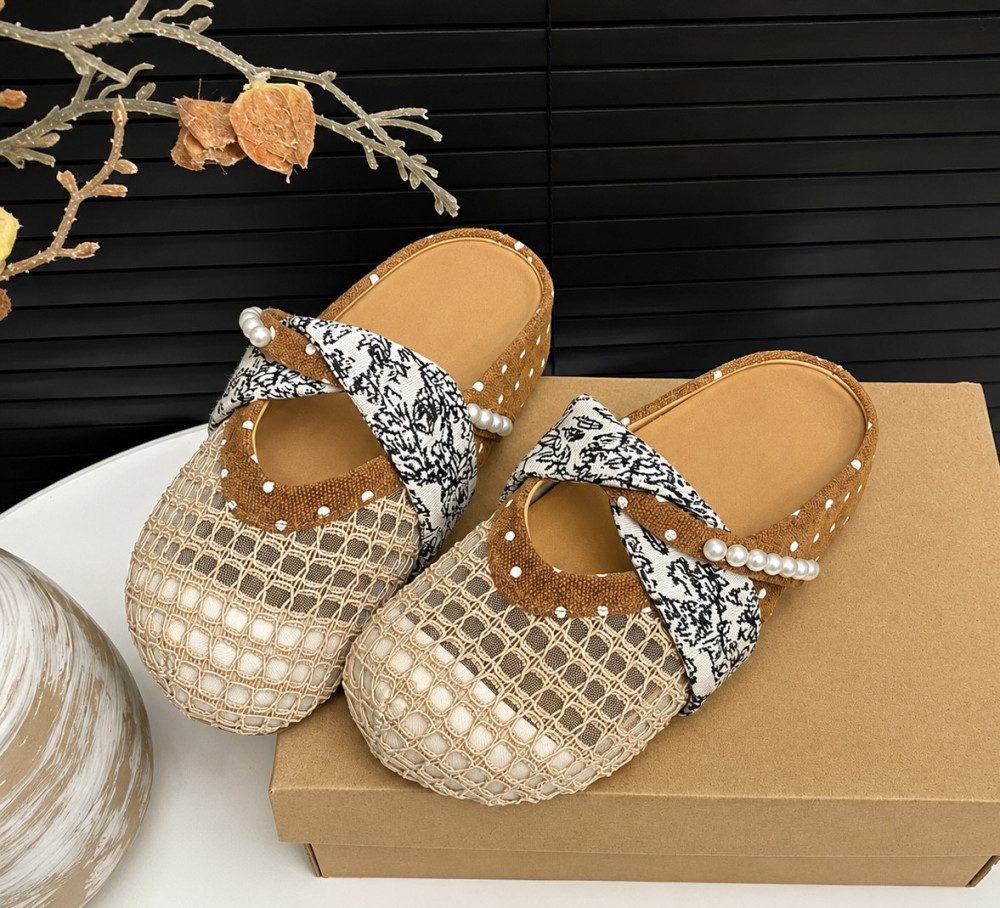 Woven Closed -Toe Slip on Mules